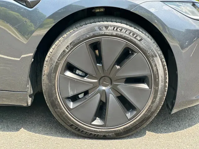 Tesla Model 3 — Фото автомобиля 19