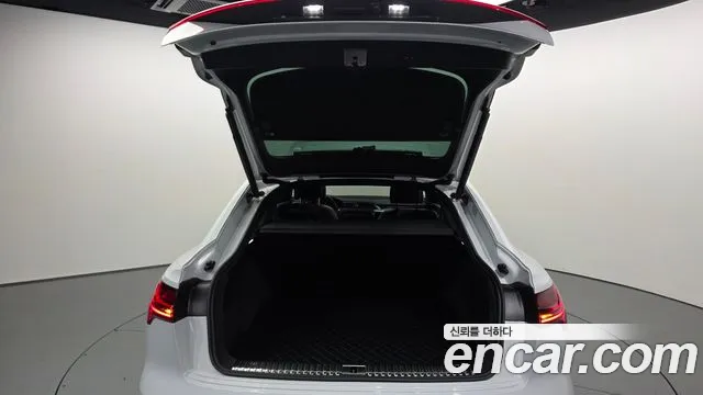 Audi e-tron — Фото автомобиля 29
