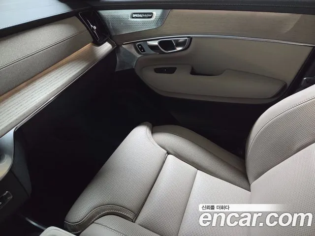 Volvo XC90 — Фото автомобиля 12