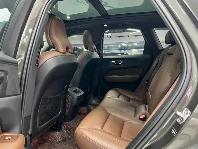 Volvo XC60 — Фото автомобиля 11