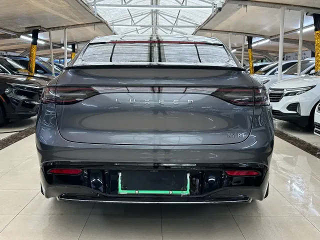 Li Auto i6 — Фото автомобиля 5