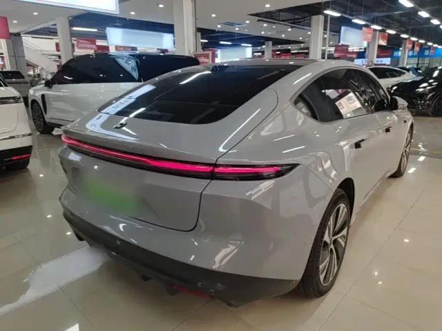 Nio ET5 — Фото автомобиля 6