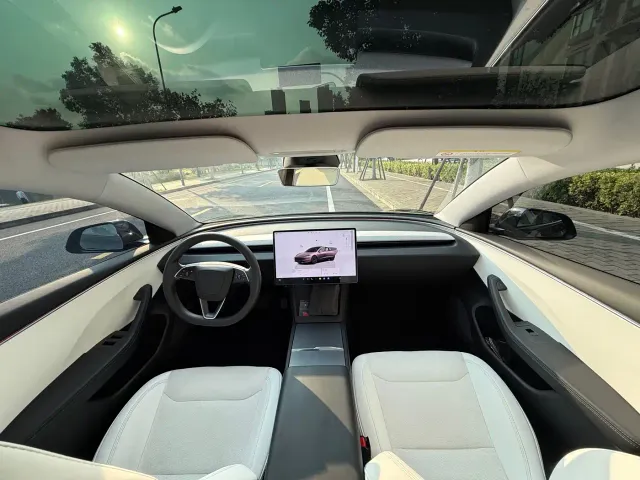 Tesla Model 3 — Фото автомобиля 7