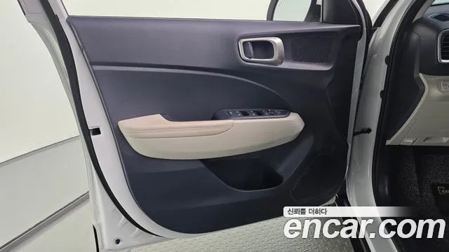 Hyundai Venue — Фото автомобиля 13