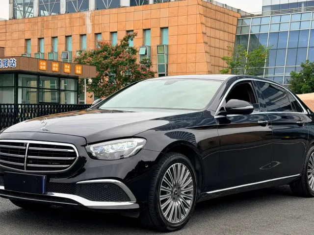 Mercedes-Benz E-Class — Фото автомобиля 3