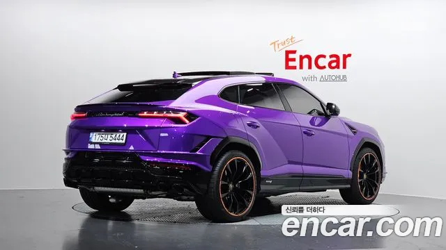 Фотография автомобиля — Lamborghini Urus