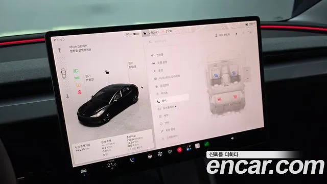 Tesla Model 3 — Фото автомобиля 30