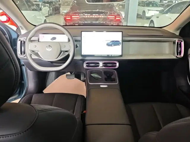 Leapmotor B01 — Фото автомобиля 9