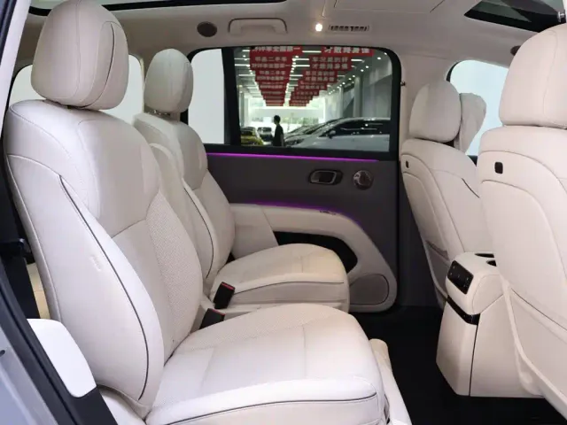 Li Auto i8 — Фото автомобиля 22