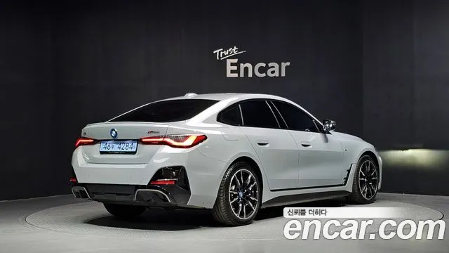 BMW i4 — Фото автомобиля 2