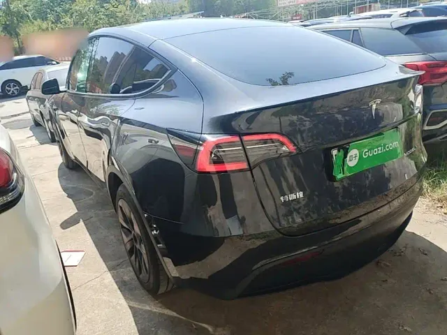 Tesla Model Y — Фото автомобиля 4
