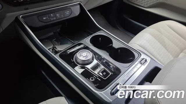 Kia Carnival Generation 4 — Фото автомобиля 12