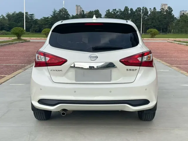 Nissan Tiida — Фото автомобиля 8