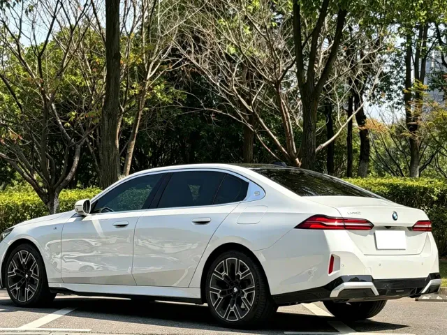 BMW 5 Series — Фото автомобиля 9