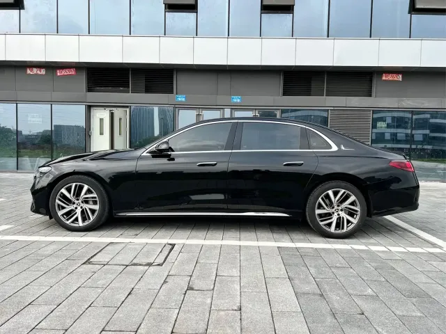 Mercedes-Benz E-Class — Фото автомобиля 4