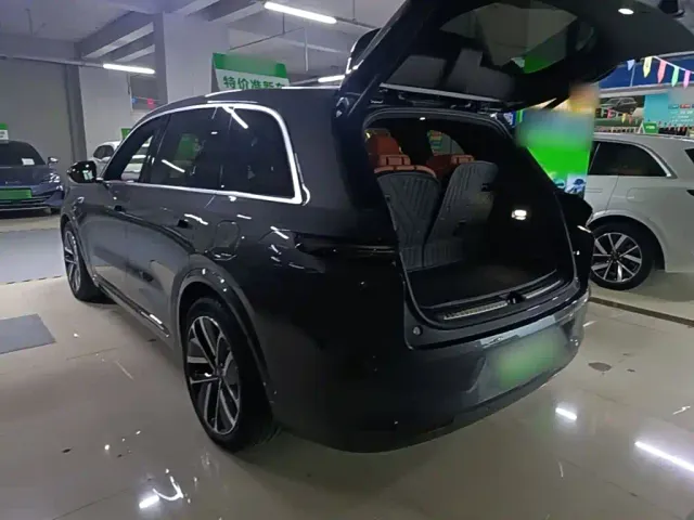 Li Auto L8 — Фото автомобиля 4