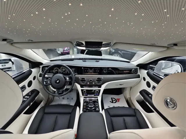 Rolls-Royce Ghost — Фото автомобиля 12