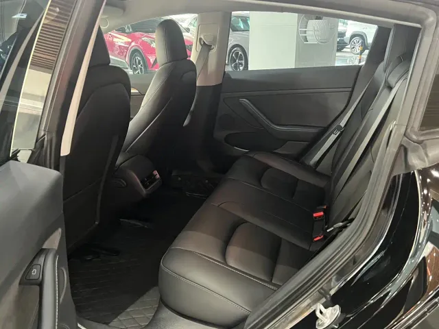 Tesla Model 3 — Фото автомобиля 8