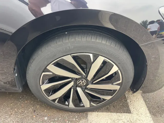 Volkswagen Passat — Фото автомобиля 15