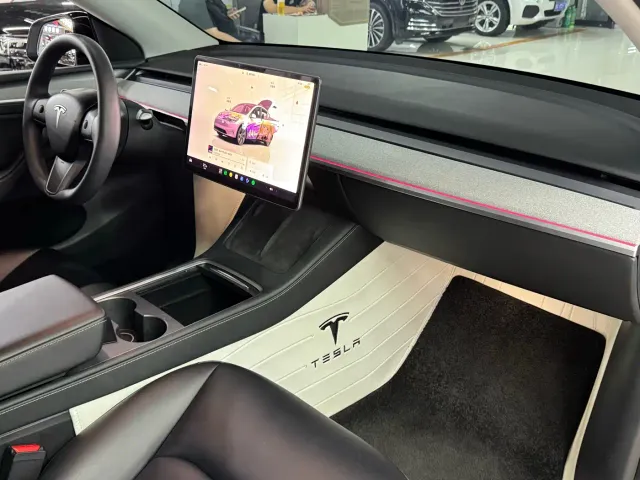 Tesla Model Y — Фото автомобиля 16