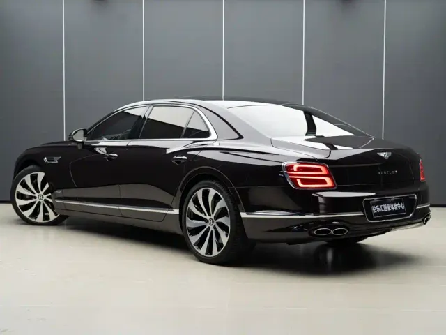 Bentley Flying Spur — Фото автомобиля 5