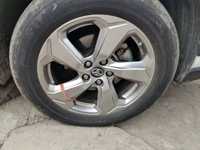 Toyota RAV4 — Фото автомобиля 24