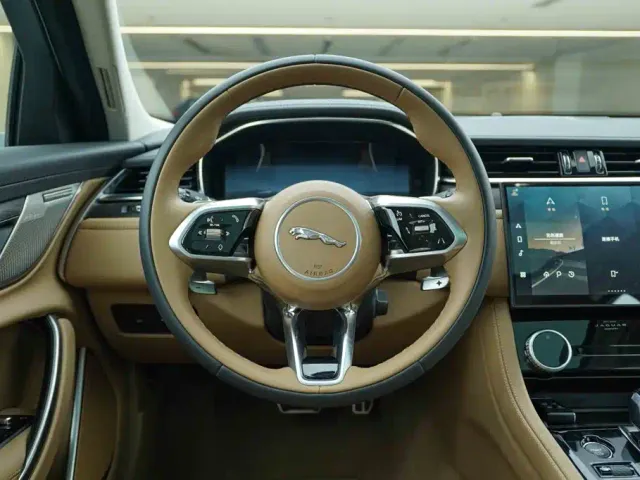 Jaguar XFL — Фото автомобиля 17