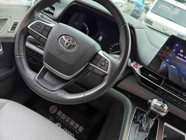 Toyota Granvia — Фото автомобиля 14