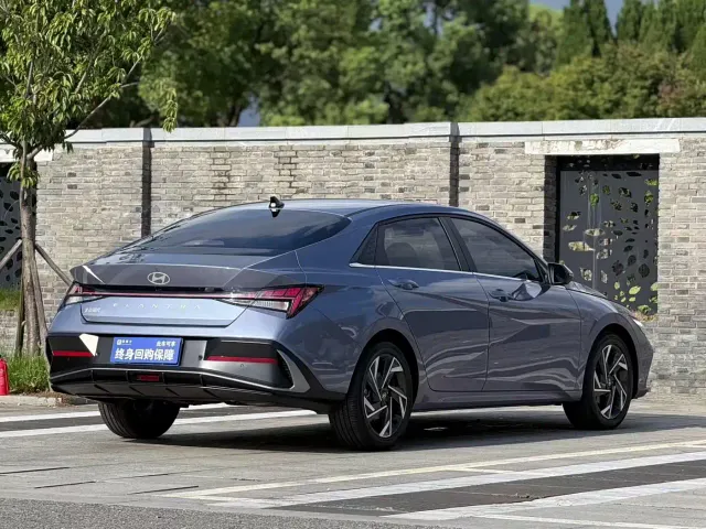 Hyundai Elantra — Фото автомобиля 4