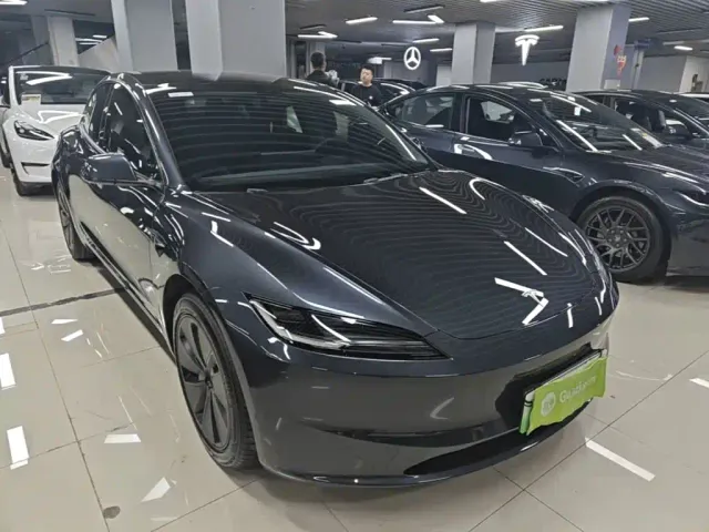 Tesla Model 3 — Фото автомобиля 3