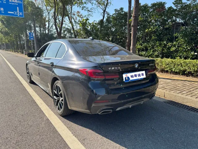 BMW 5 Series — Фото автомобиля 3