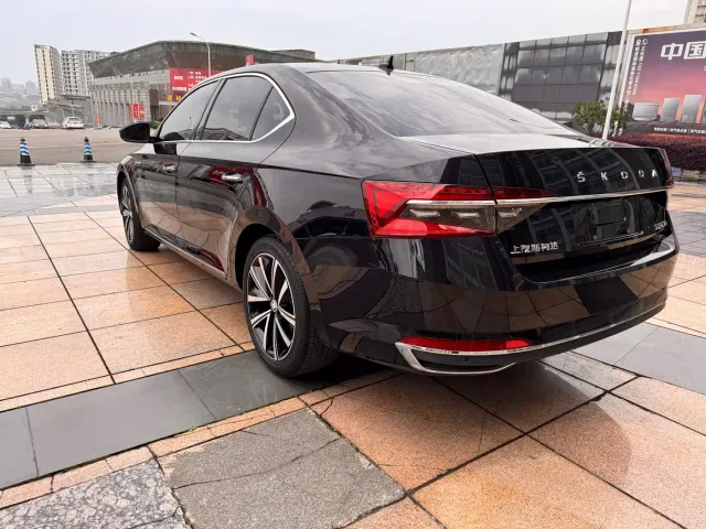 Skoda Superb — Фото автомобиля 4
