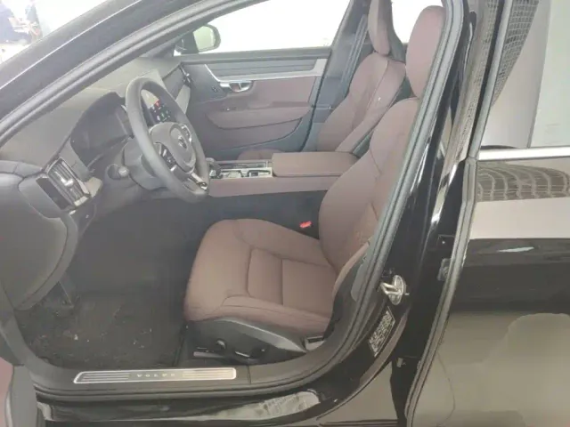 Volvo S90 — Фото автомобиля 10