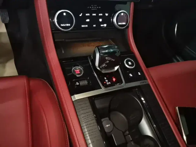 Jaguar XFL — Фото автомобиля 13
