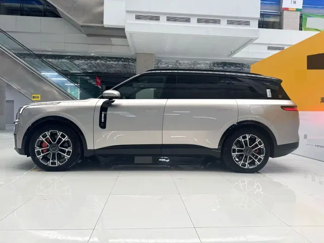 Lynk & Co 900 — Фото автомобиля 6