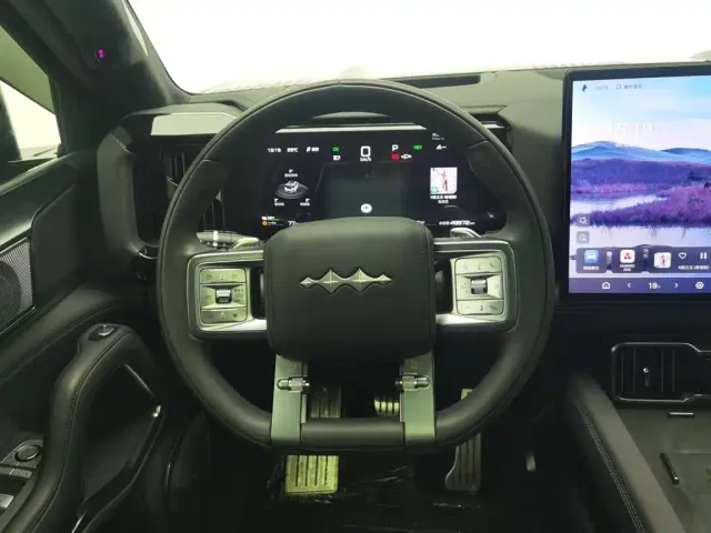 BYD FangChengBao Leopard 8 — Фото автомобиля 11
