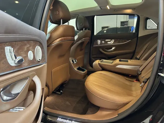 Mercedes-Benz E-Class — Фото автомобиля 7