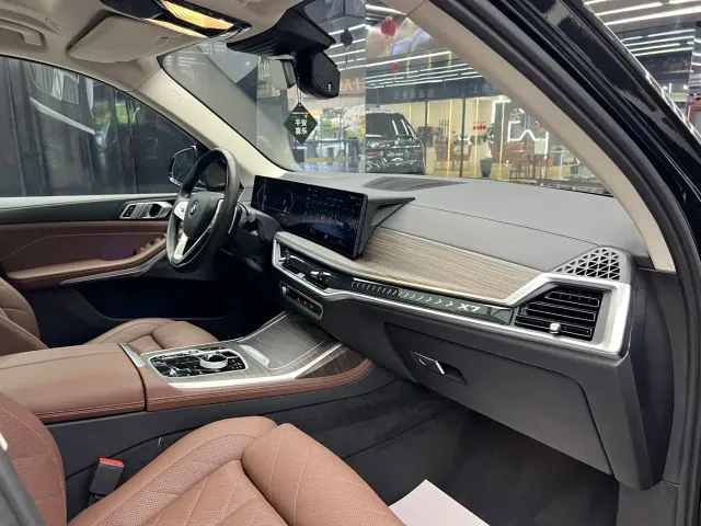 BMW X7 — Фото автомобиля 8