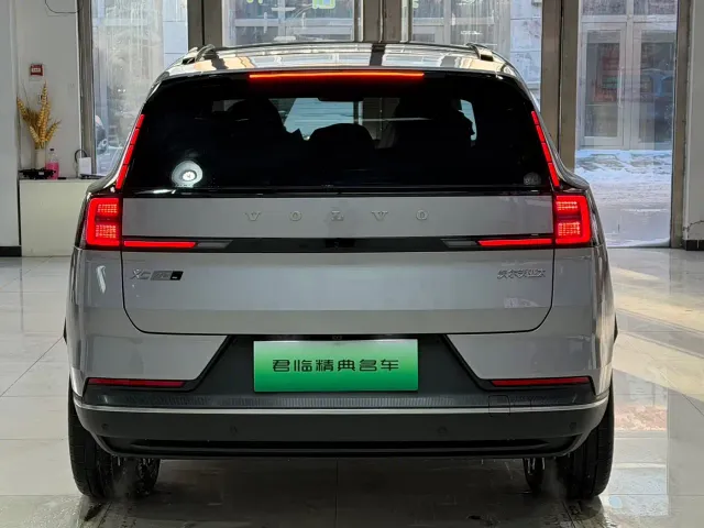 Volvo XC70 Plug-in Hybrid — Фото автомобиля 5