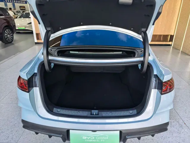 BYD Qin L — Фото автомобиля 16