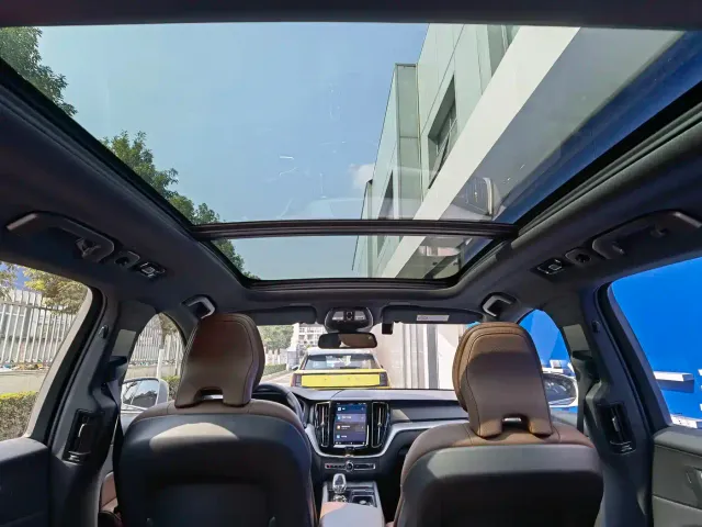 Volvo XC60 — Фото автомобиля 7
