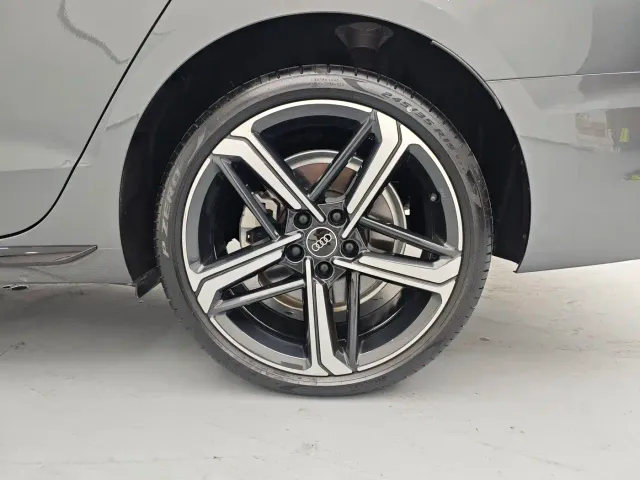 Audi A4L — Фото автомобиля 6