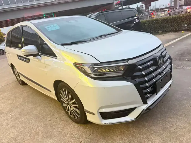 Honda Elysion — Фото автомобиля 3