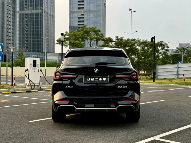 BMW iX3 — Фото автомобиля 7
