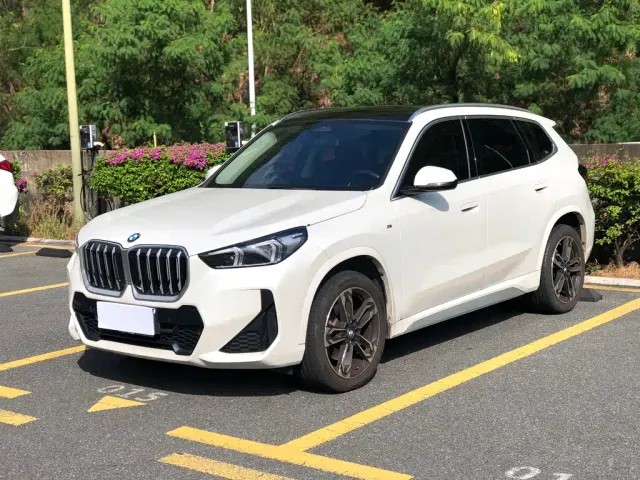 Фотография автомобиля — BMW X1