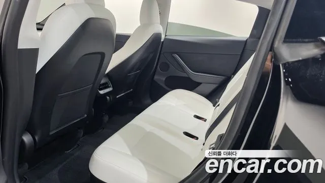 Tesla Model Y — Фото автомобиля 25