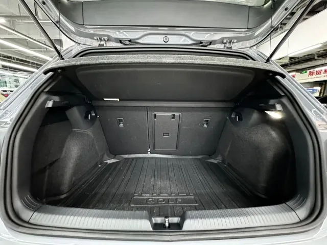 Volkswagen Golf — Фото автомобиля 18