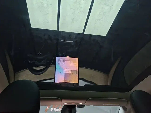 Tesla Model Y — Фото автомобиля 17