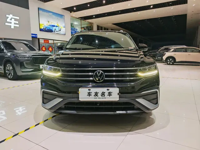 Volkswagen Tiguan L — Фото автомобиля 3