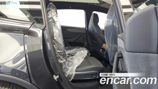 Tesla Model Y — Фото автомобиля 12